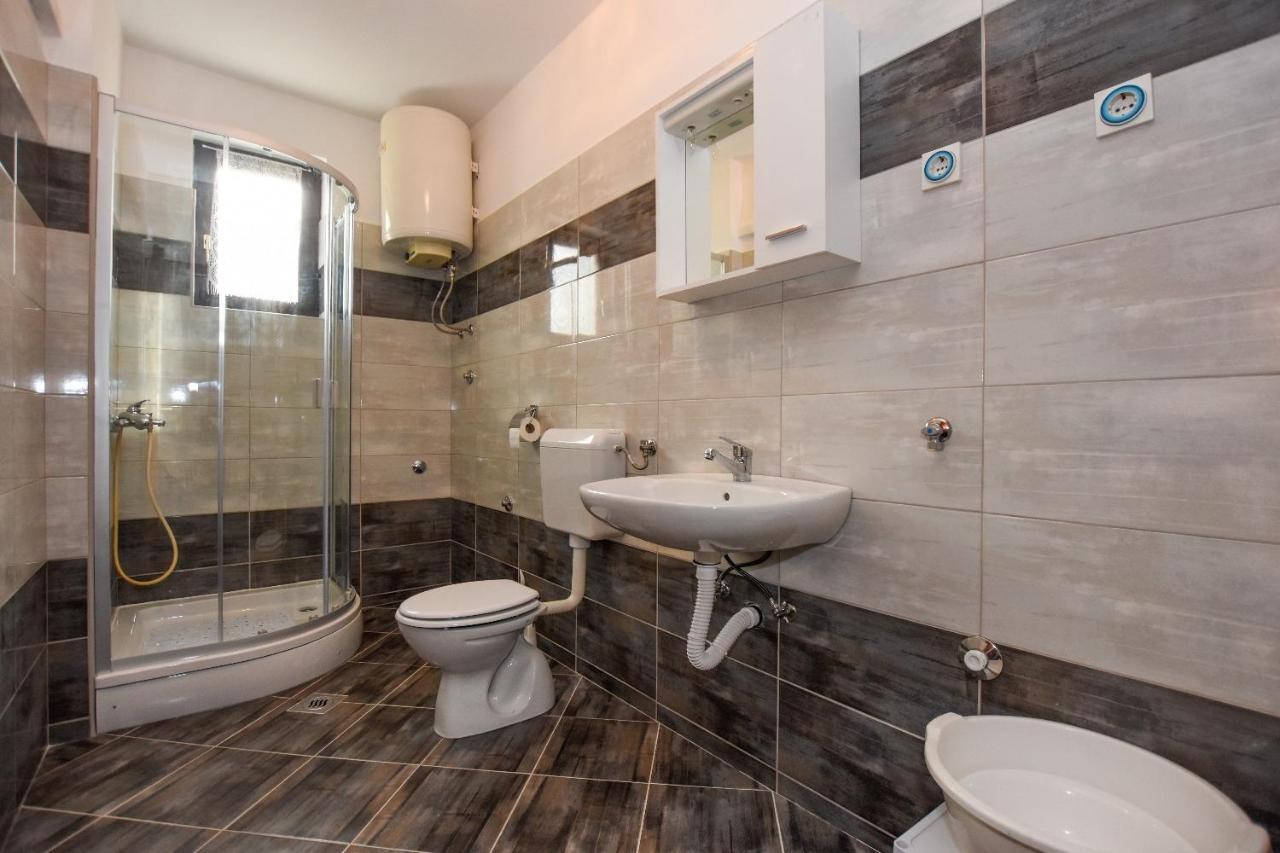 Apartments Luce - Family Friendly & Parking Паг Экстерьер фото