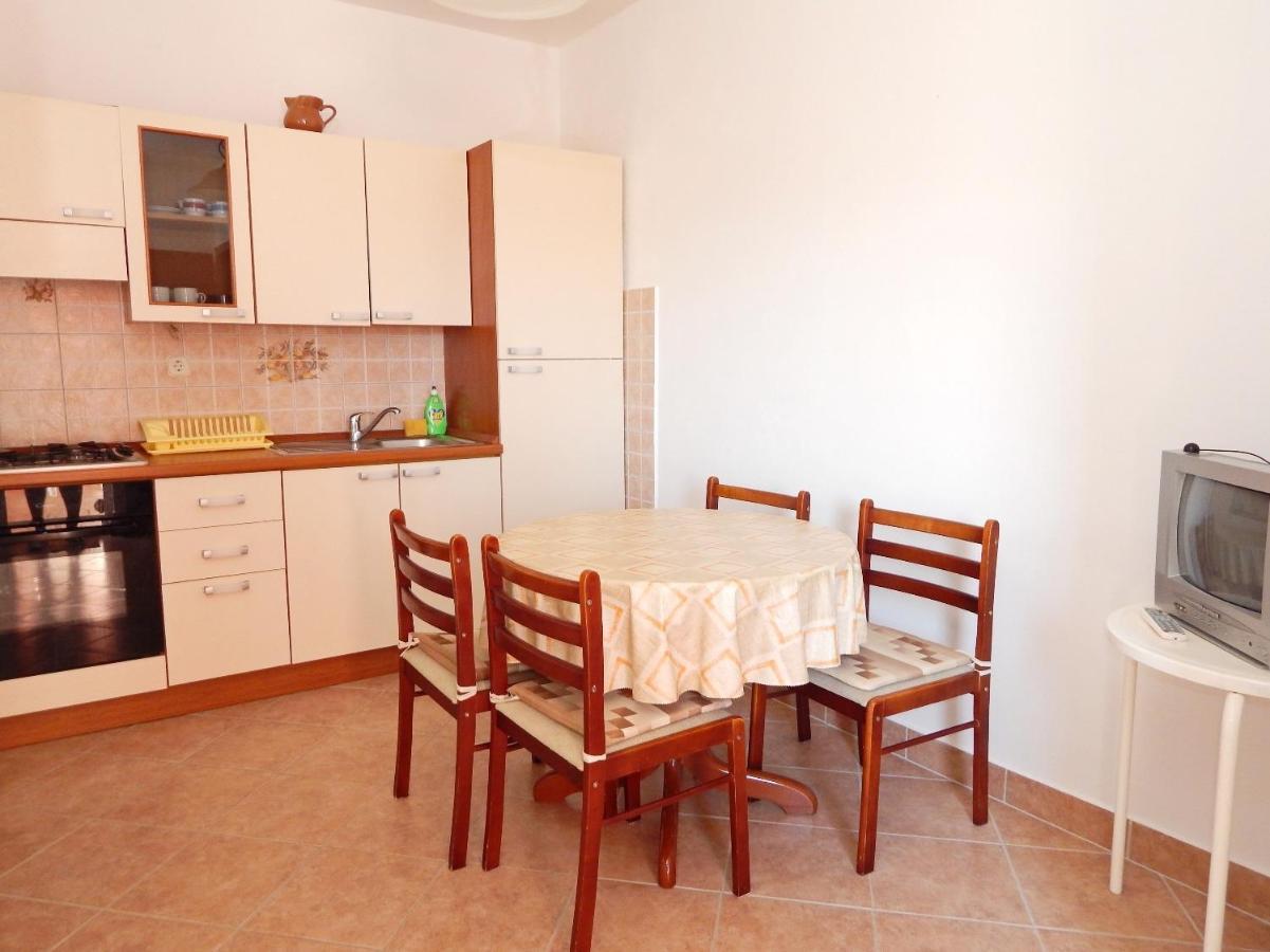 Apartments Luce - Family Friendly & Parking Паг Экстерьер фото