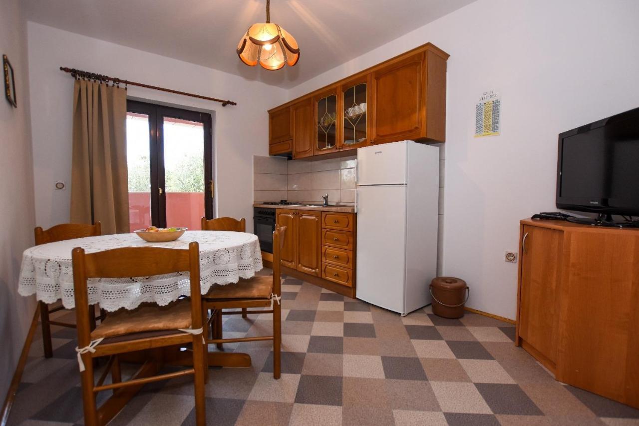 Apartments Luce - Family Friendly & Parking Паг Экстерьер фото