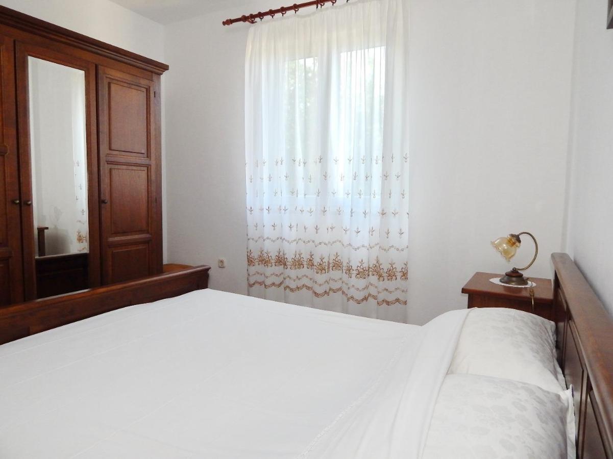 Apartments Luce - Family Friendly & Parking Паг Экстерьер фото