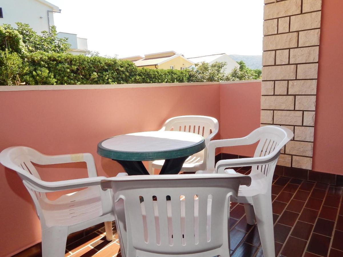 Apartments Luce - Family Friendly & Parking Паг Экстерьер фото