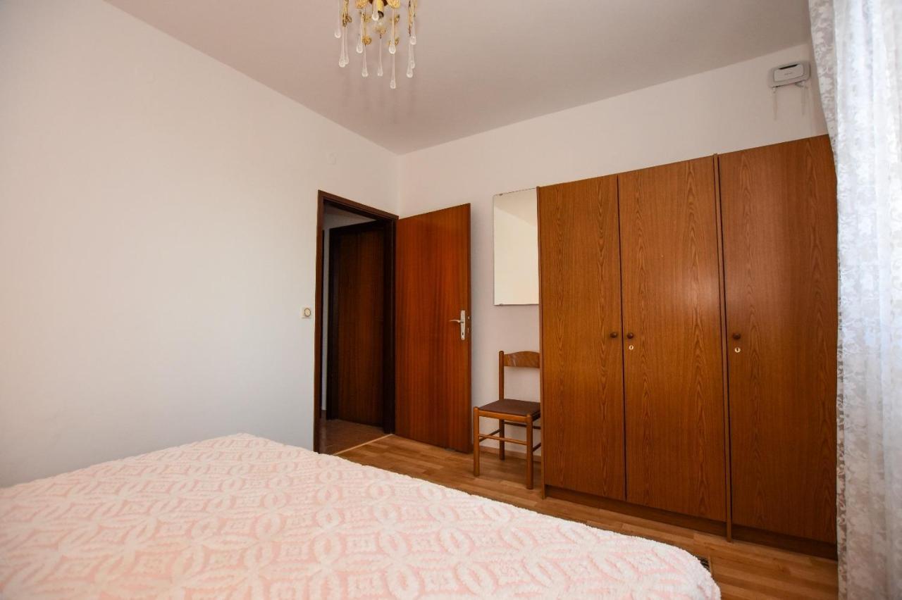 Apartments Luce - Family Friendly & Parking Паг Экстерьер фото