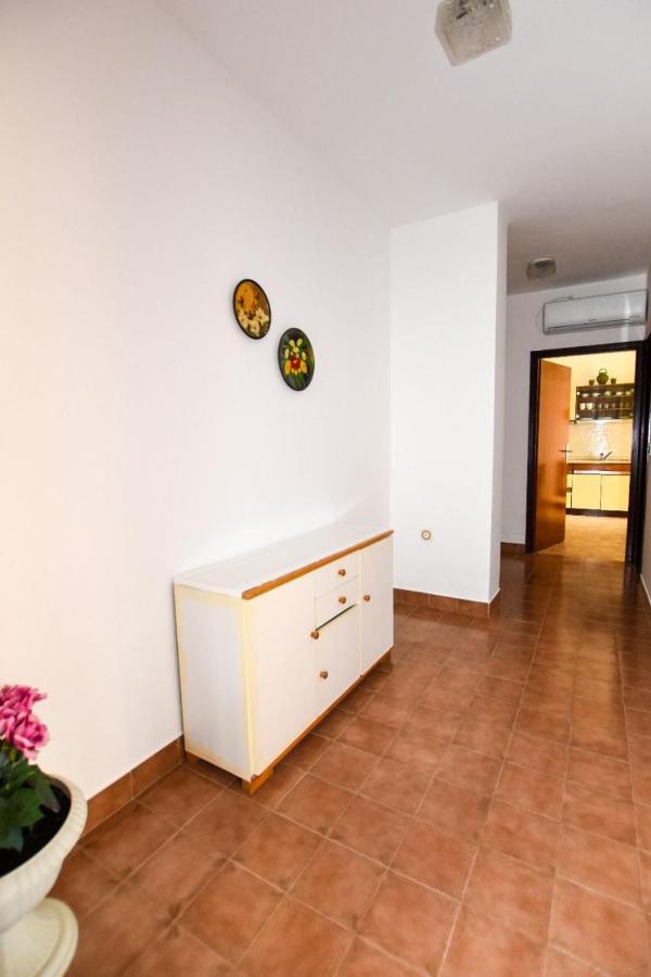 Apartments Luce - Family Friendly & Parking Паг Экстерьер фото