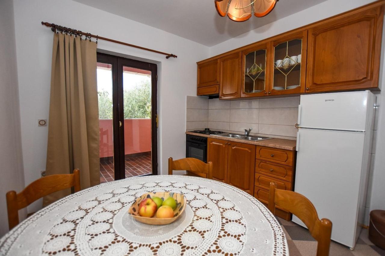 Apartments Luce - Family Friendly & Parking Паг Экстерьер фото